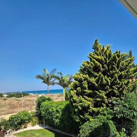 Larnaca Bay * 沃罗里尼